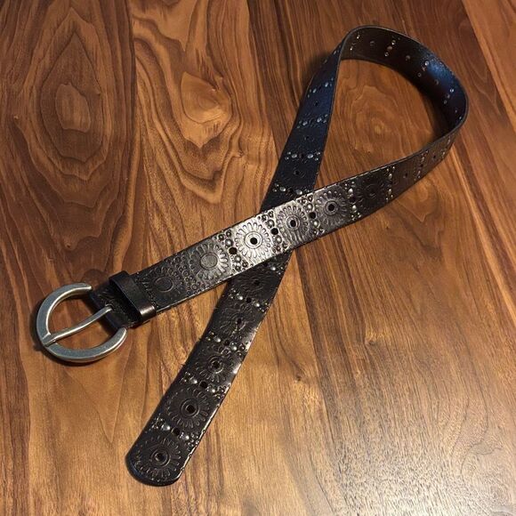 Vintage Fossil Black Embossed Belt with Silver Accents - Picture 2 of 5